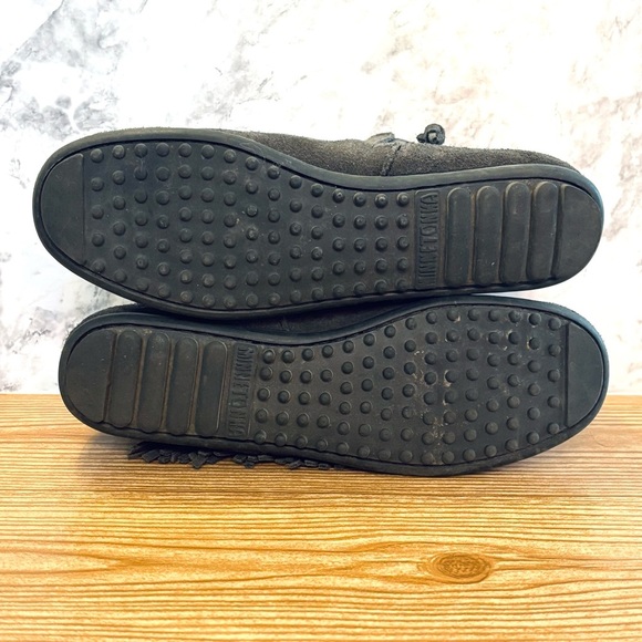 Minnetonka Gray Suede Leather Fringe Ankle Boots Booties Size 7 Western Moccasin - Picture 5 of 6